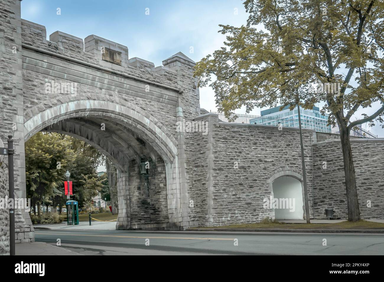 St. Louis Door in Quebec City, Kanada - Historische Verteidigungsgebäude Stockfoto