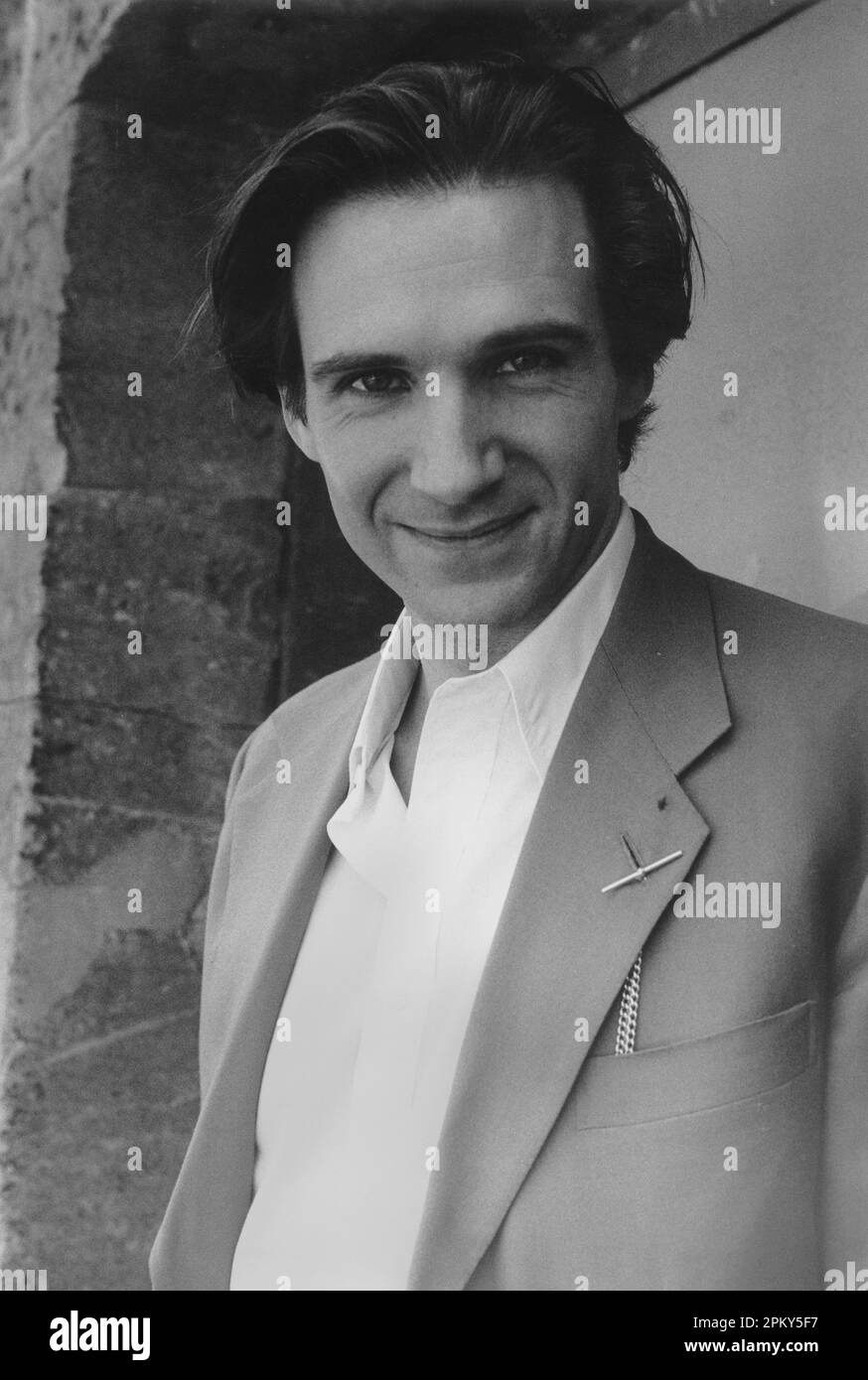 Britischer Schauspieler Ralph Fiennes in Australien, um den Film Oscar und Lucinda zu bewerben. Stockfoto