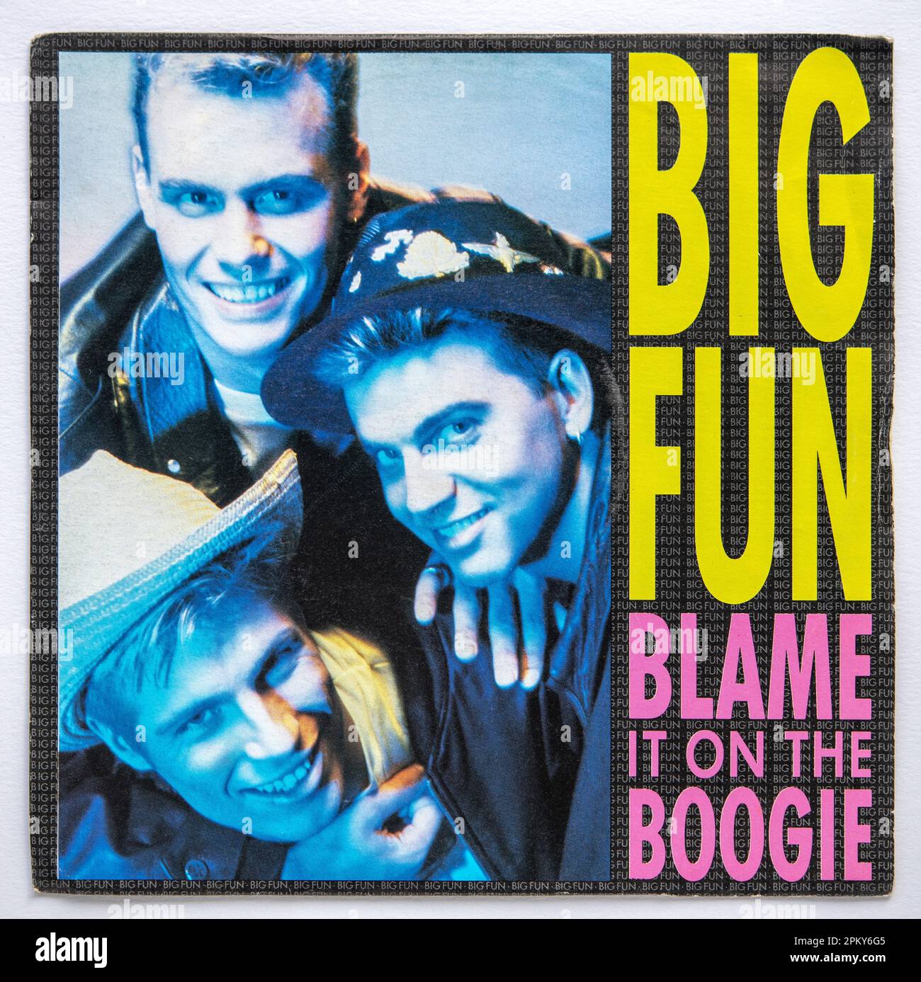 Bildcover der 1989 erschienenen 7-Zoll-Version von „Blame IT on the Boogie“ von Big Fun Stockfoto