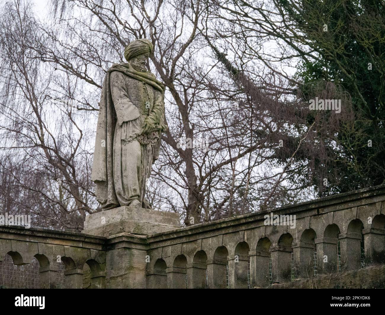 Statue, die die Türkei personifiziert, von Baron Carlo Marochetti im Crystal Palace Park. Für den 1854 eröffneten Crystal Palace in Sydenham. Stockfoto