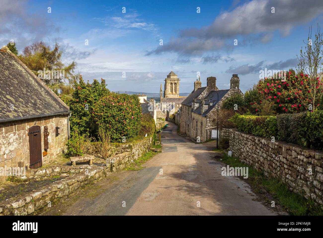 Die ruhigen Straßen von Locronan, Bretagne, Frankreich Stockfoto