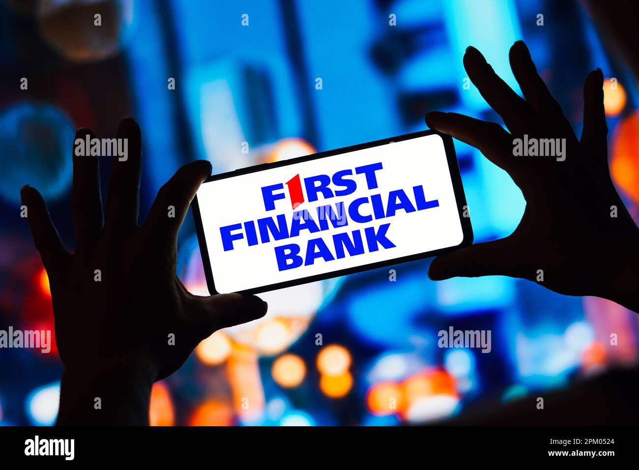 Brasilien. 10. April 2023. In dieser Fotoabbildung wird das erste Logo der Finanzbank auf einem Smartphone-Bildschirm angezeigt. Kredit: SOPA Images Limited/Alamy Live News Stockfoto