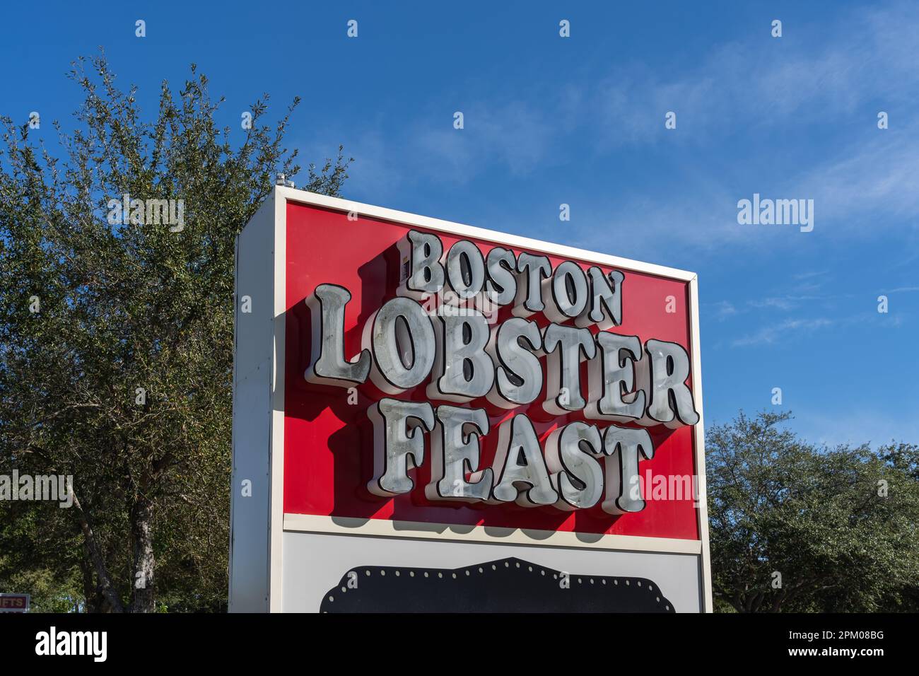 Orlando, FL, USA - 6. Januar 2022: Nahaufnahme des Boston Lobster Feast-Schilds in Orlando, FL, USA. Stockfoto