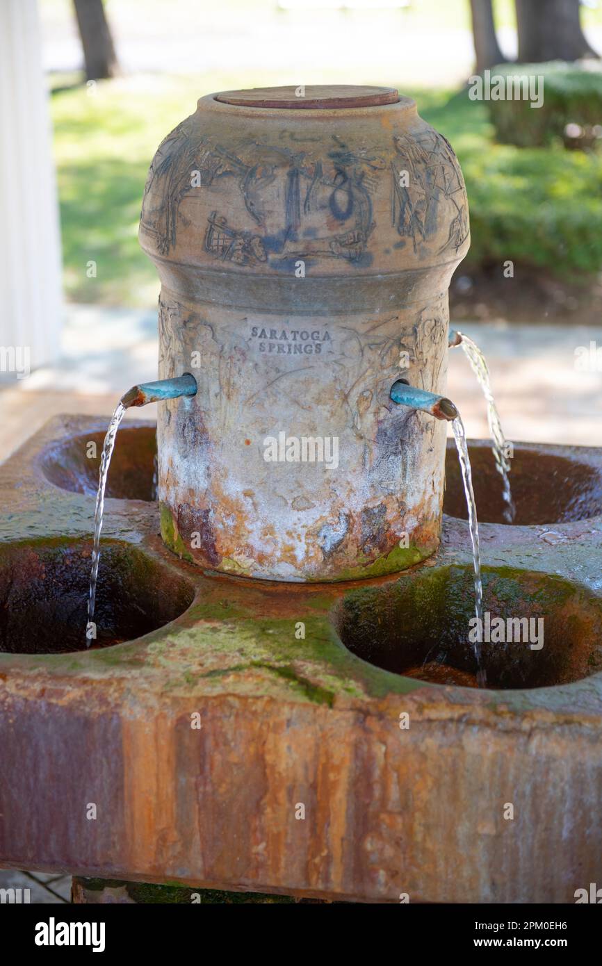 USA New York NY Saratoga Springs Congress Park Congress Spring Springbrunnen Trinkwasser historischer Springbrunnen Stockfoto