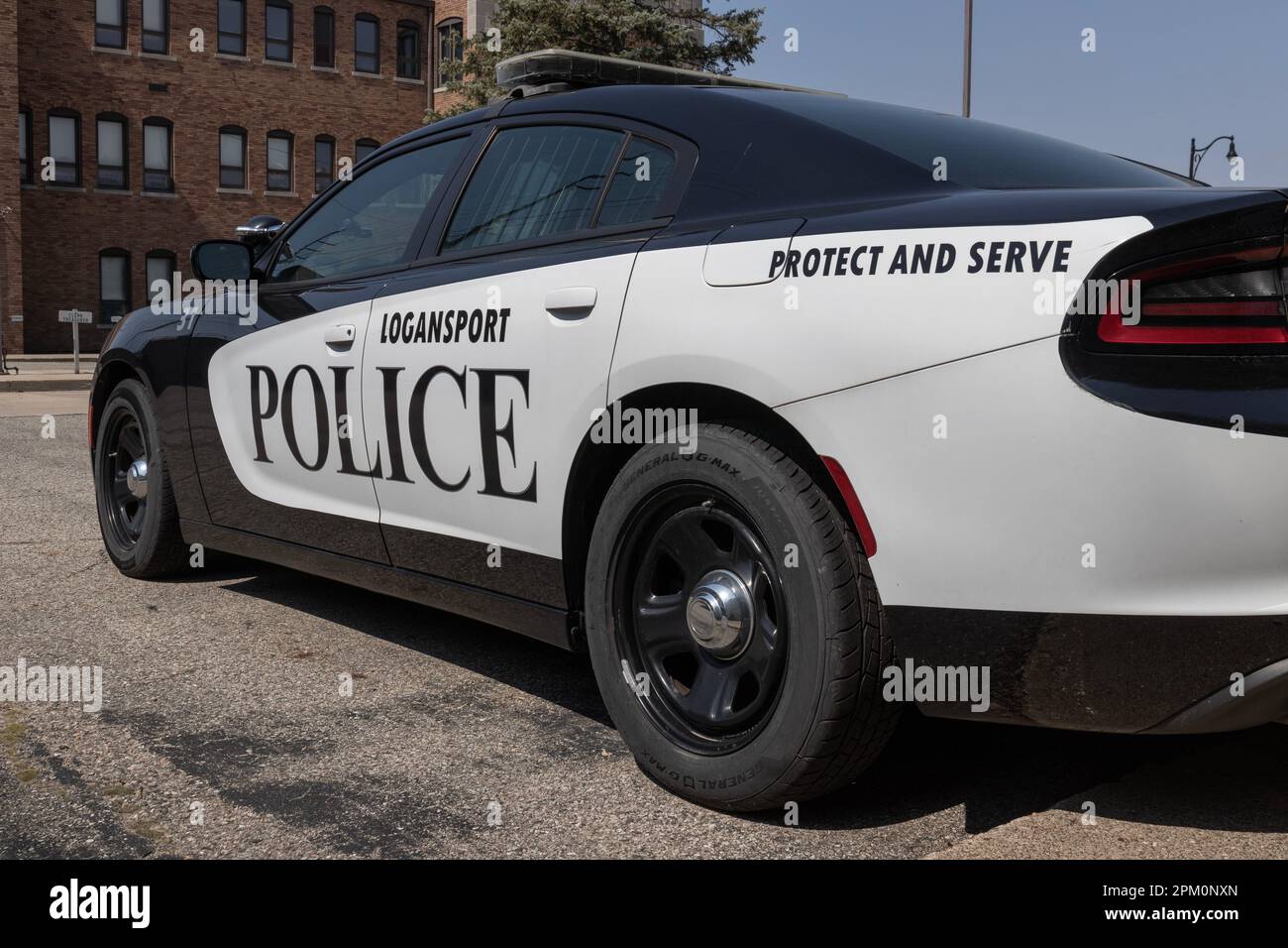 Logansport - circa April 2023: Logansport Polizeiautos mit den Worten schützen und dienen. Die Polizei hat die Pflicht, die Gesetze ihrer Gerichtsbarkeit durchzusetzen Stockfoto