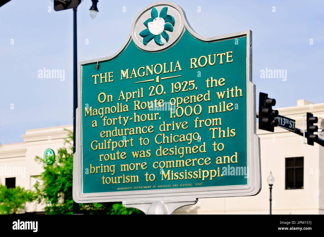 Die historische Markierung der Magnolia Route findet am 2. April 2023 in Gulfport, Mississippi, statt. Die Magnolia Route war eine 40-stündige, 1.000 Meilen lange Ausdauerfahrt. Stockfoto