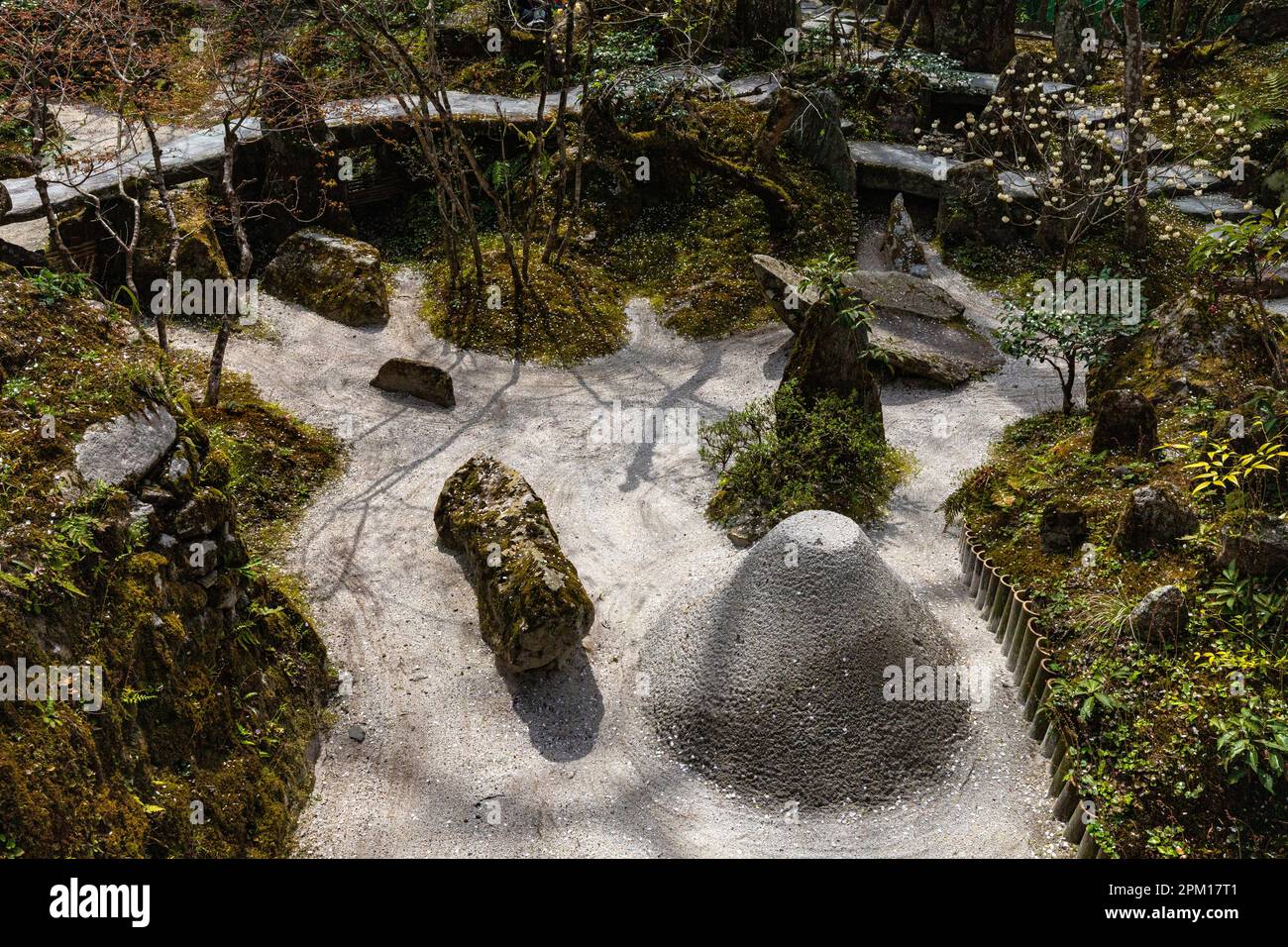 Hosen-in-Garten - Hosen-in wurde vor etwa 800 Jahren als Priesterquartier für den nahe gelegenen Sanzen-in-Tempel gegründet. Der Zen-Garten um die Haupthalle ist Stockfoto