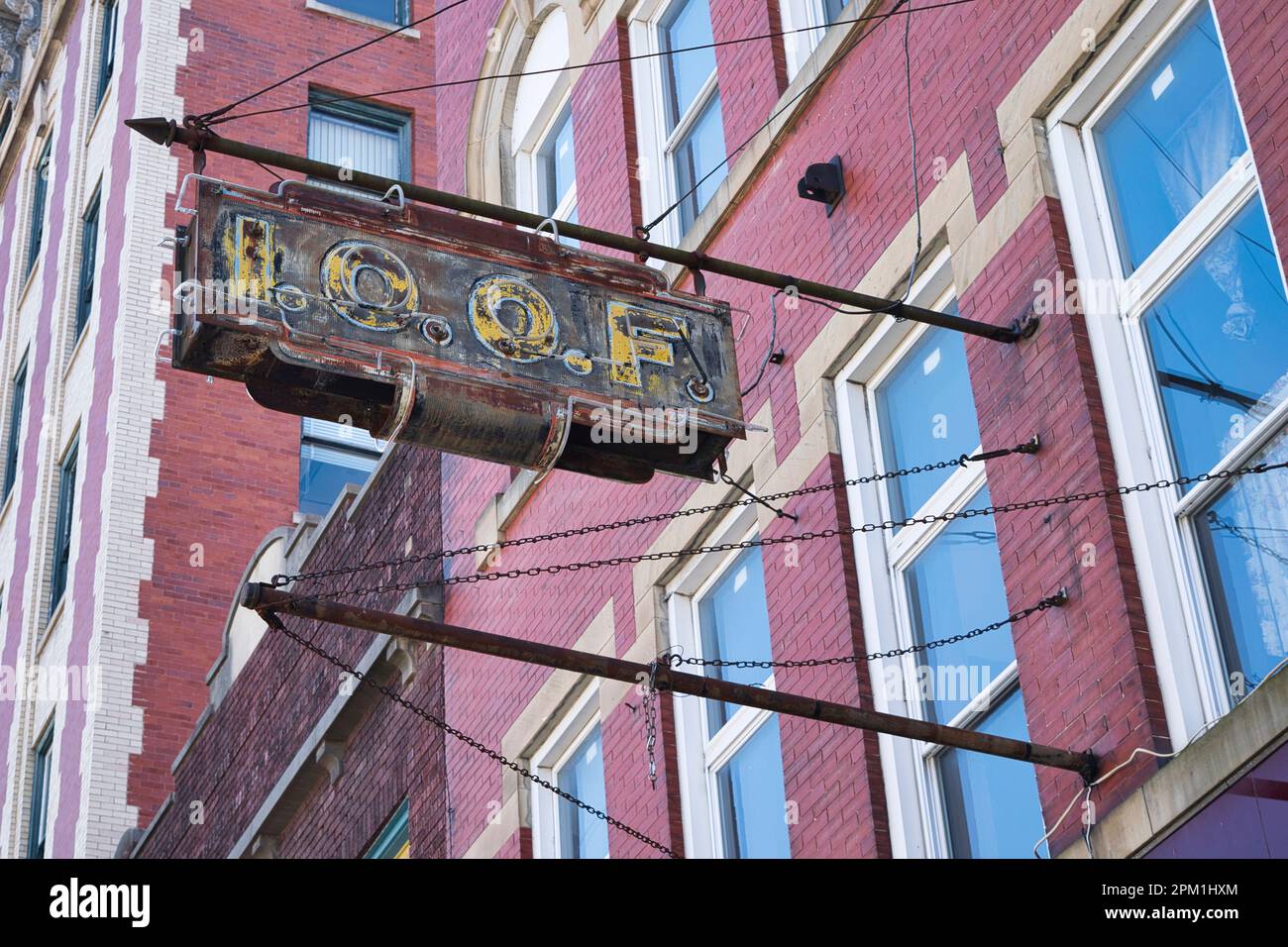 Unabhängiger Orden von Odd Fellows IOOF-Schild in Clarksburg WV USA 2023 Stockfoto