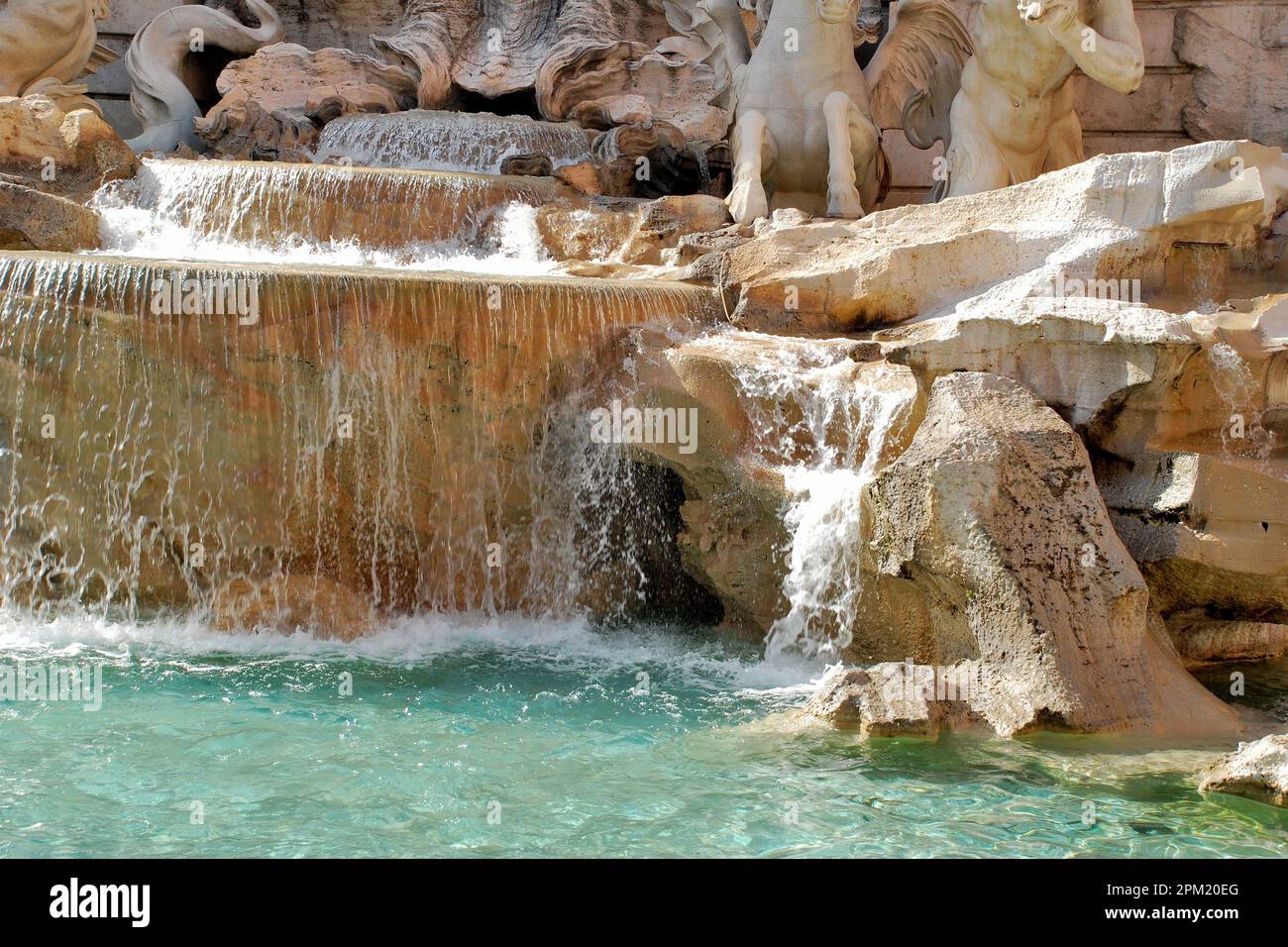 Der Trevi-Brunnen ist ein Brunnen aus dem 18. Jahrhundert im Trevi-Viertel in Rom, Italien, Europa Stockfoto