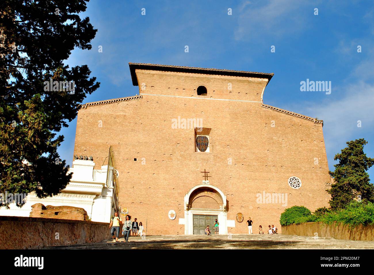Die Basilika der Heiligen Maria des Altars im Himmel (Santa Maria in Ara Coeli), auf dem höchsten Gipfel des Campidoglio, Rom, Italien, Europa Stockfoto