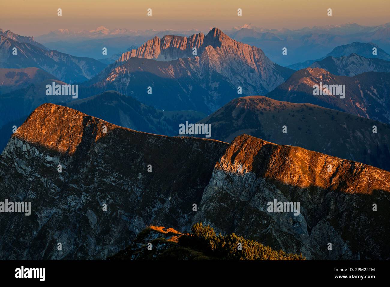Blick von Schafreuter nach Mondscheinspitze, Karwendel, Österreich, Tirol Stockfoto
