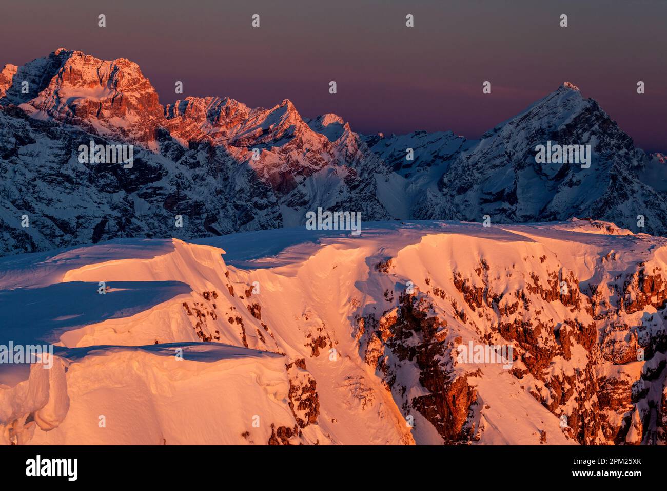 Blick von Rifugio Lagazuoi , Antelao, Sorapiss, Belluno, Südtirol, Dolomiten, Italien, Winter Stockfoto