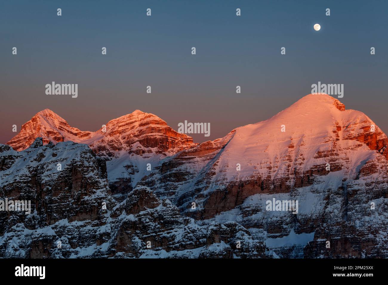 Blick von Rifugio Lagazuoi , Tofane, Tofane die Rozes, Belluno, Südtirol, Dolomiten, Italien, Winter, Mond Stockfoto