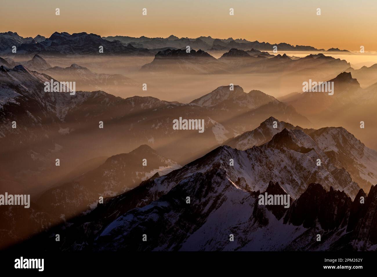 Blick von Säntis auf die Berner Alpen, Appenzell, Schweiz Stockfoto