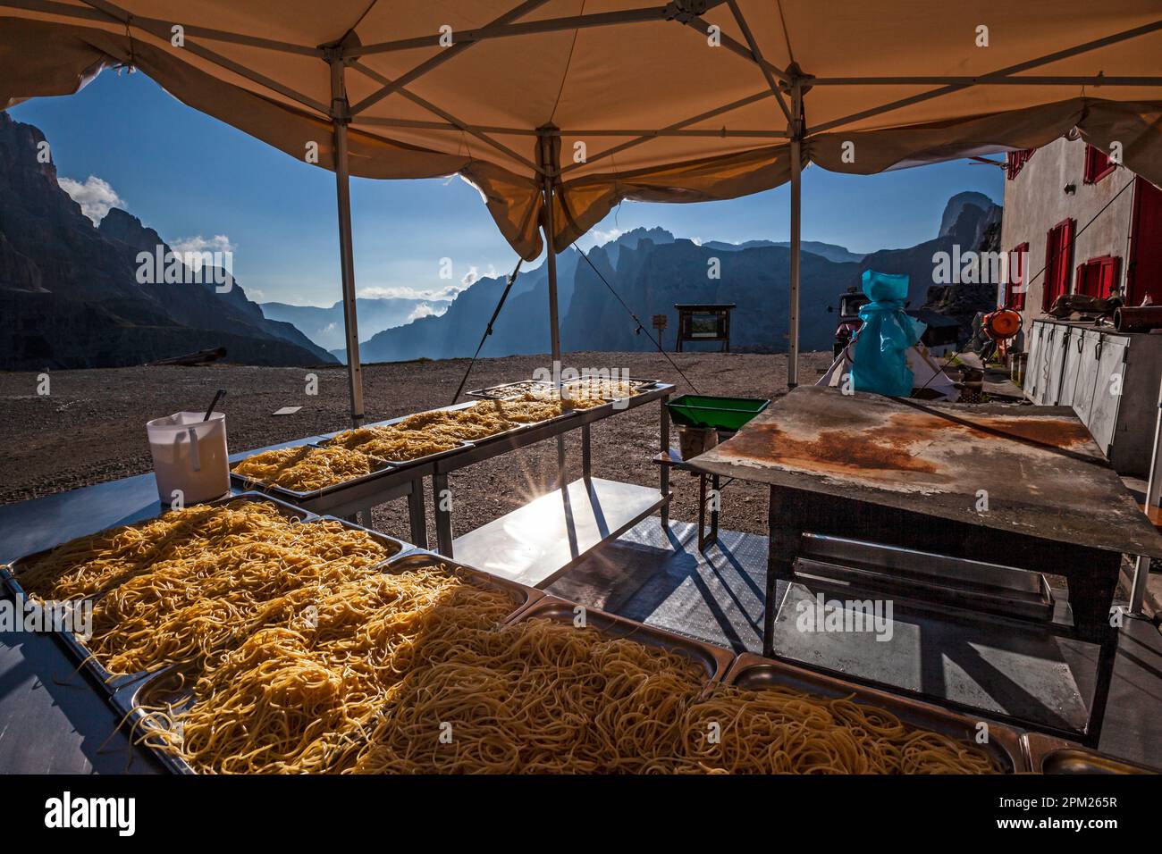 Pasta bei drei-Zinnen-Hütte, Dolomiten, Südtirol, Italien, Sommer Stockfoto