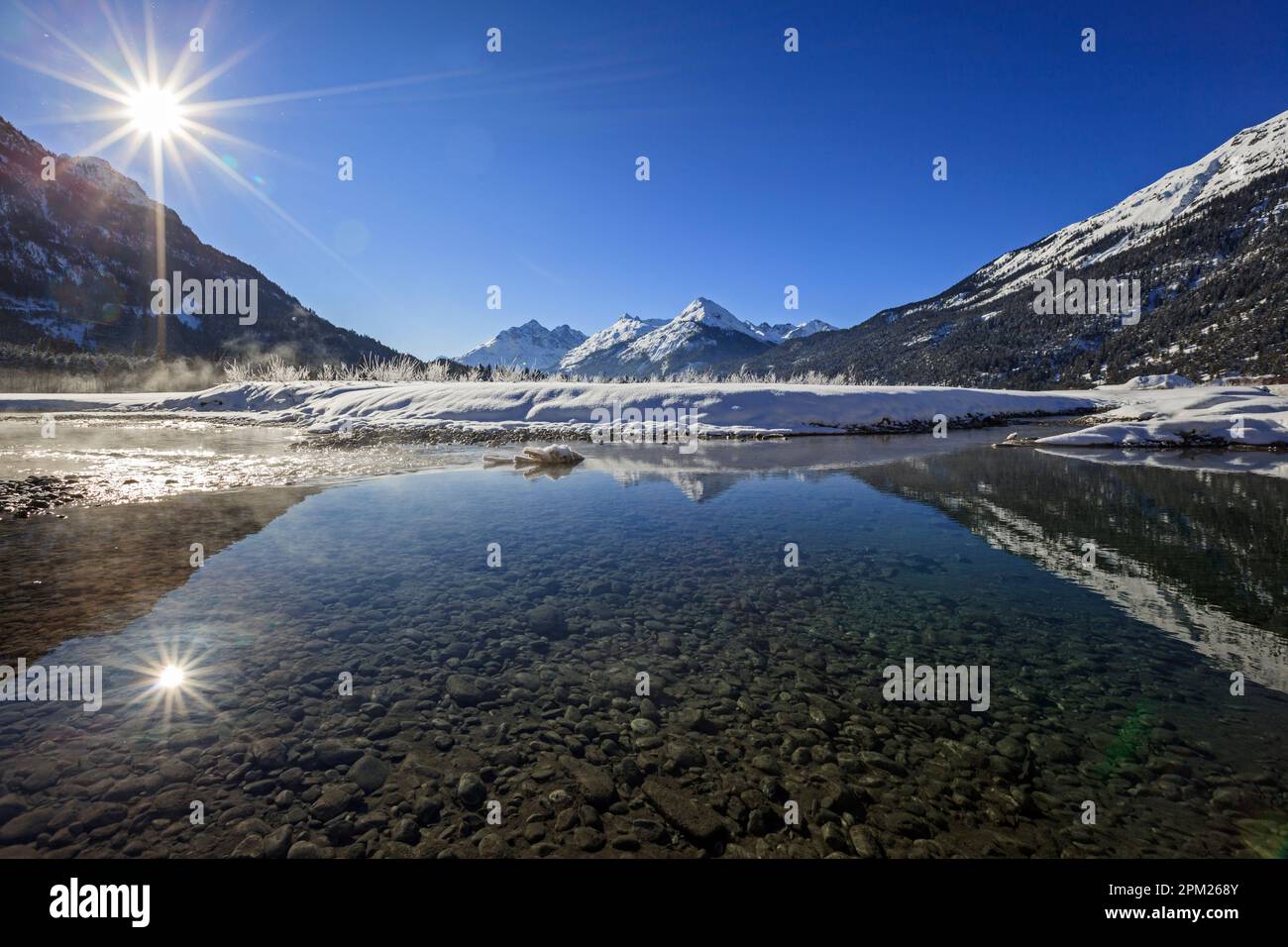 Lech in der Nähe von Reutte, Lech Valley, Tirol, Österreich, Europa, Im Winter Stockfoto
