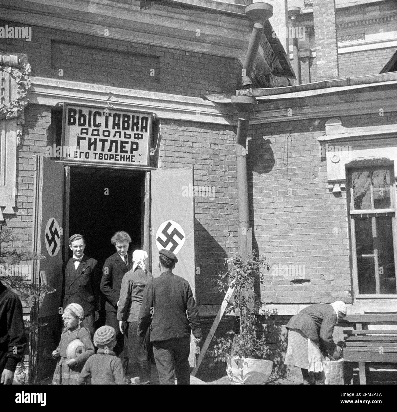 Historischer 2. Weltkrieg 1940er, Foto eines deutschen Wehrmachtmitglieds in Lettland (Riga, Pskov und Umgebung).'Ausstellung Adolf Hitler und seine Schöpfung' Stockfoto