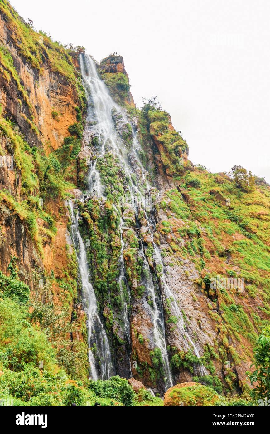 Malerischer Blick auf den Wanale Wasserfall in Mount Elgon, Mbale, Uganda Stockfoto
