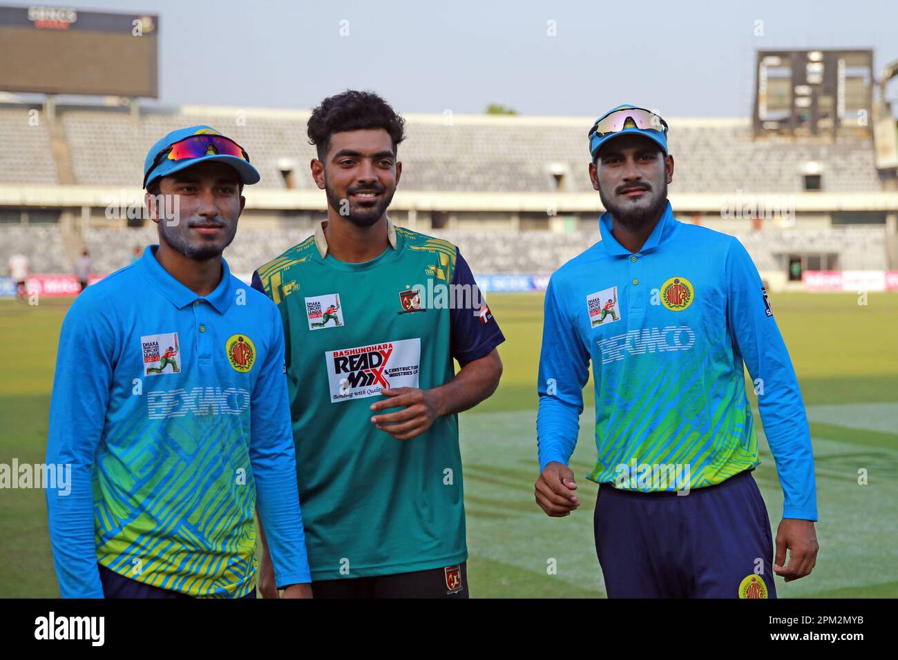 Von links: Afif Hossain, Saif Hasan und Naim Islam während des 2022-23. Spiels der Dhaka Premier Division Cricket League in der zweiten Runde zwischen Abahani Ltd Und Stockfoto