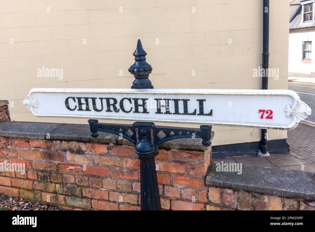 Oldtimer-Straßenschild, Church Hill, The Royal Town of Sutton Coldfield, West Midlands, England, Großbritannien Stockfoto