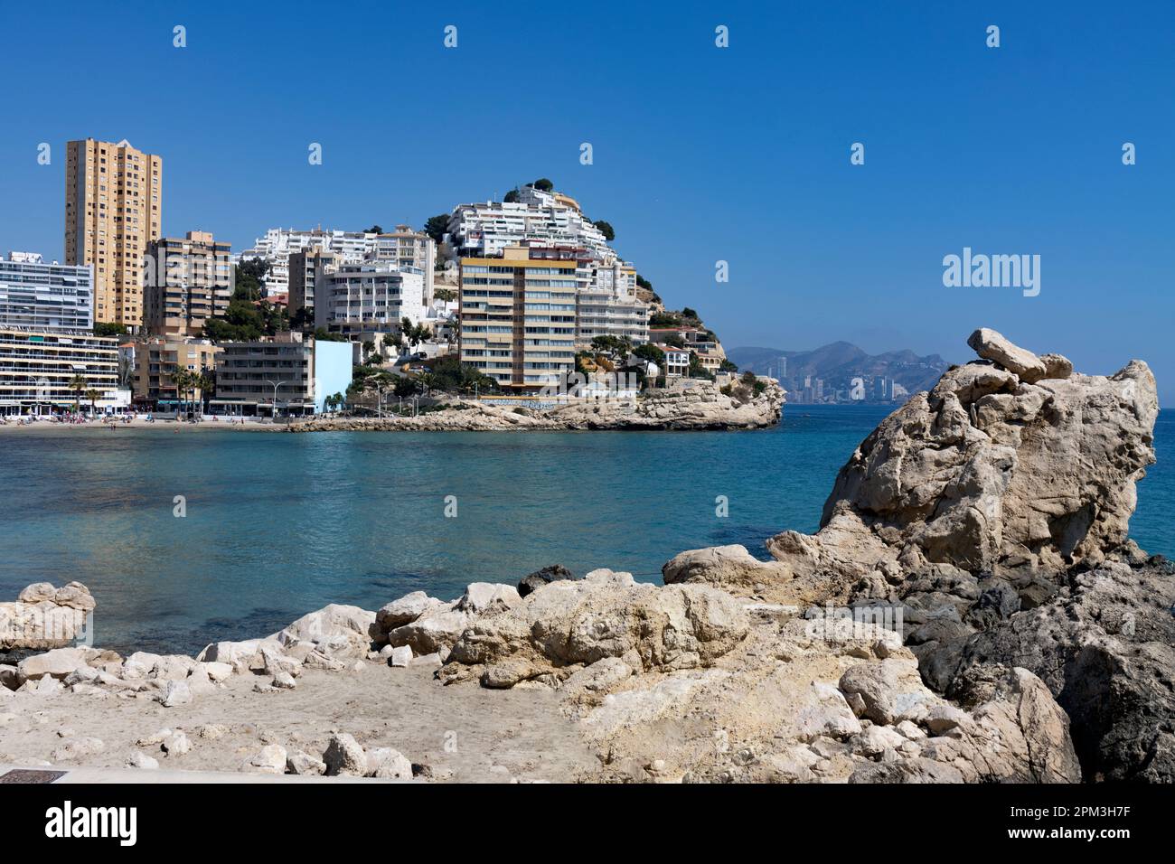 Blick auf den strand finestrat in Alicante spanien Stockfoto