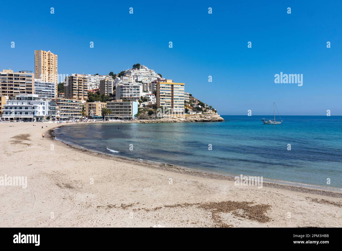 Blick auf den strand finestrat in Alicante spanien Stockfoto