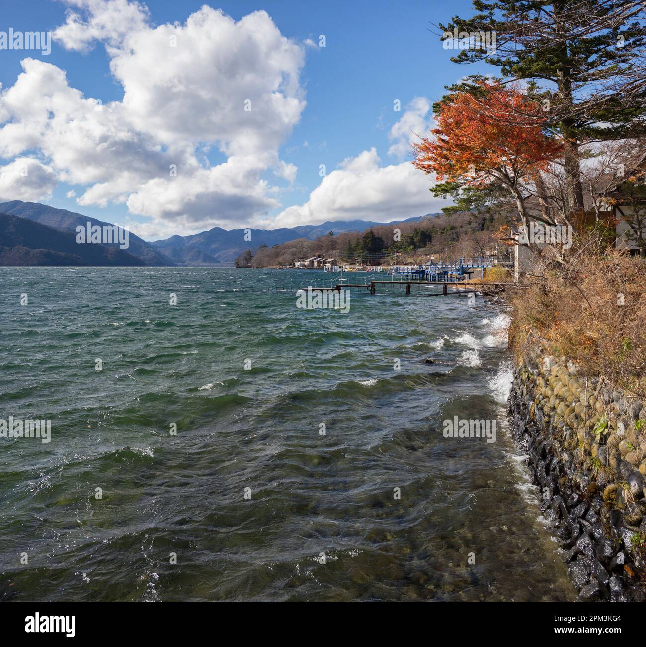 Herbst am Chuzenji-See, Nikko, Präfektur Tochigi, Japan. Stockfoto