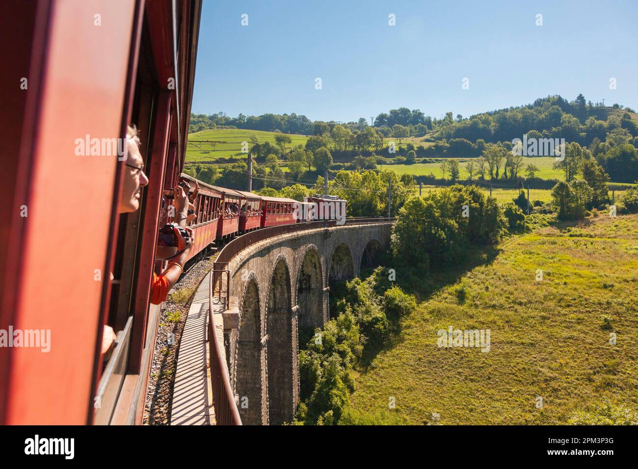 Frankreich, Isere, Matheysine, Le Petit Train de la Mure, Touristenbahn in Isère, für eine Reise zwischen Seen und Bergen am Fuße der Alpen Stockfoto