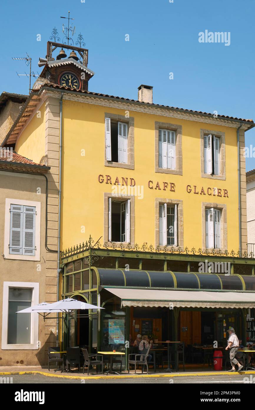 Frankreich, Gers, Mirande, Place de l'Astarac, Fassade des Grand Cafe Glacier Restaurants Stockfoto