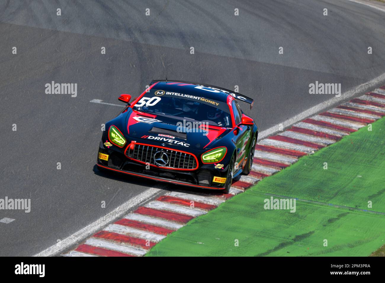 British GT Championship, 2023 Intelligent Money, Oulton Park Racing Circuit, Drivetac, James Wallis, Sam Maher-Loughnan, Mercedes-AMG GT4 Stockfoto