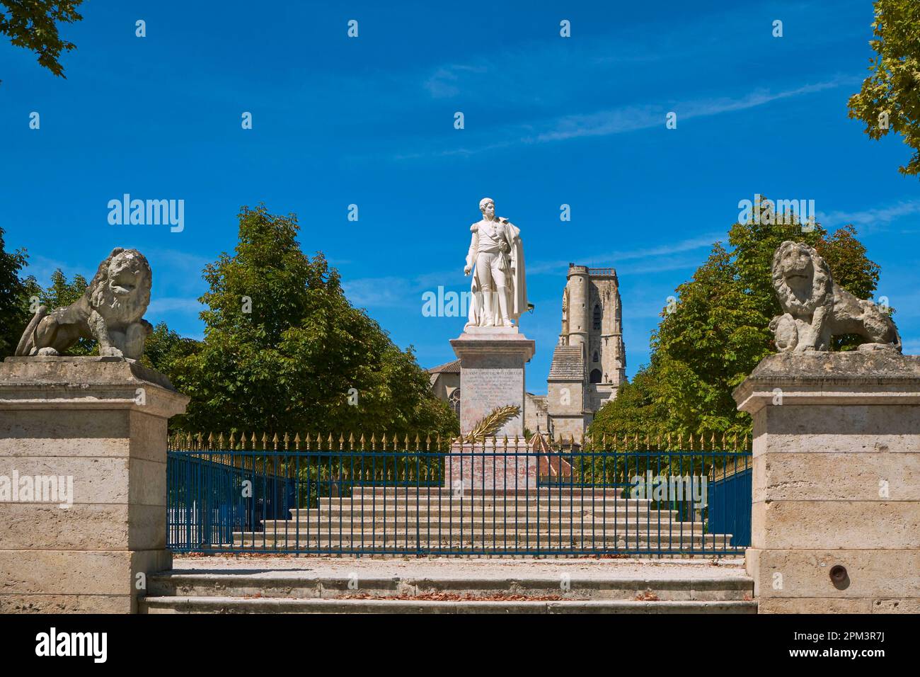 Frankreich, Gers, Lectoure, halten Sie auf dem Weg zur Saint Jacques de Compostelle, Marshal Lannes Statue und der Saint Gervais und Saint Protais Kathedrale Stockfoto