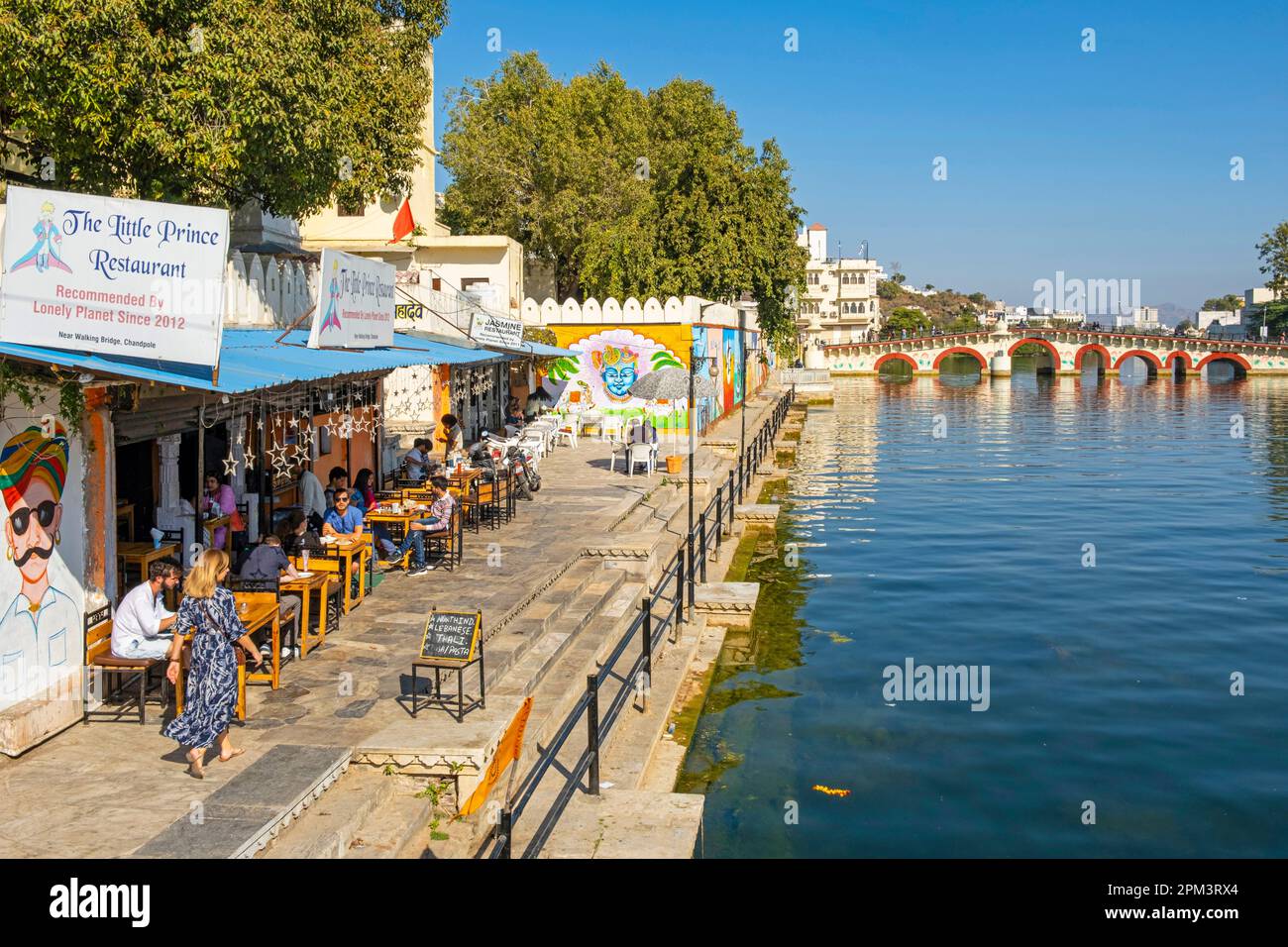 Indien, Rajasthan, Udaipur, Altstadt, am Ufer des Lake Pichola, das Little Prince Café Stockfoto