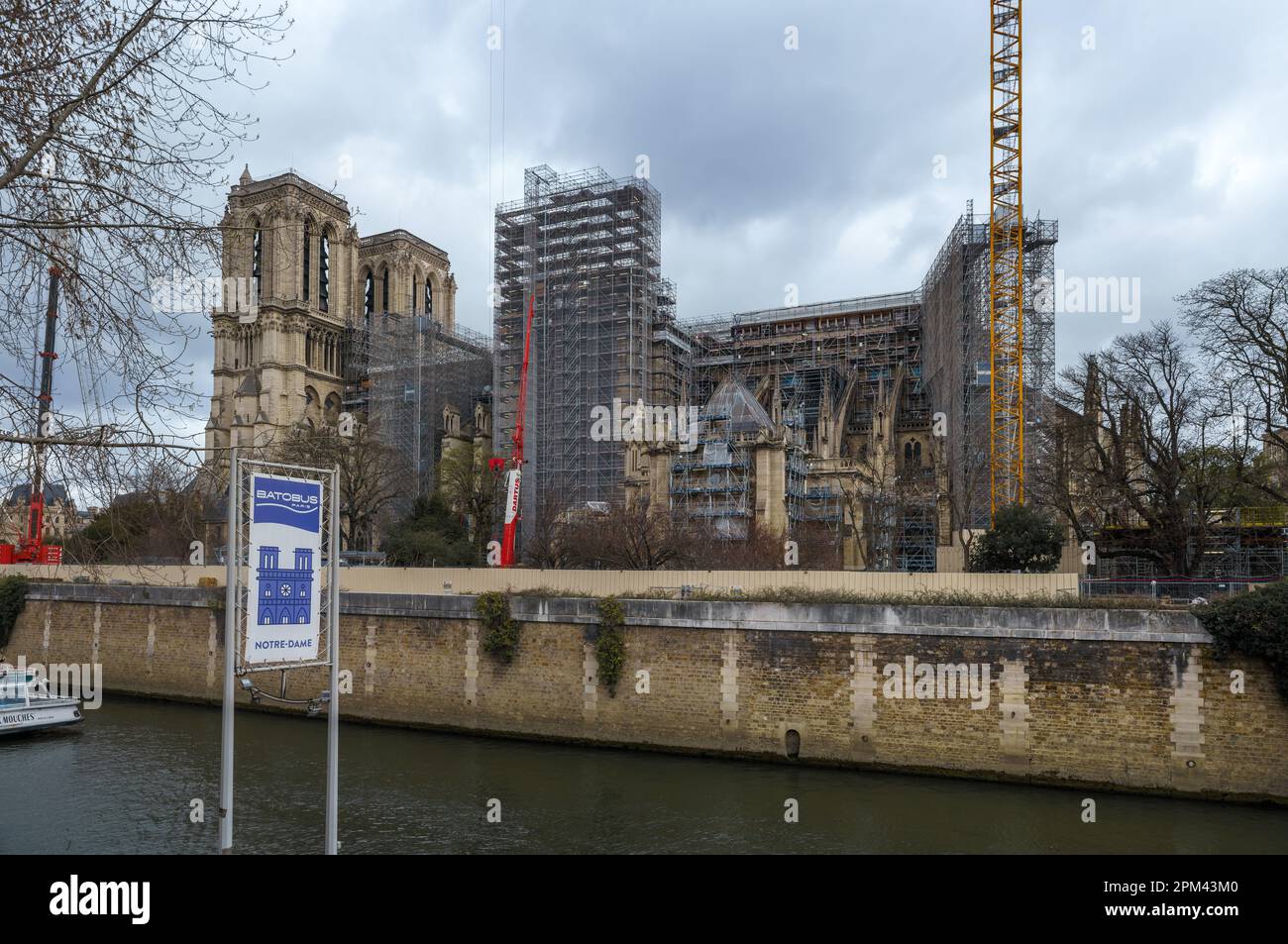 Baustelle Notre-Dame in Paris, Frankreich. Hochauflösendes Panorama. 24. März 2023. Stockfoto