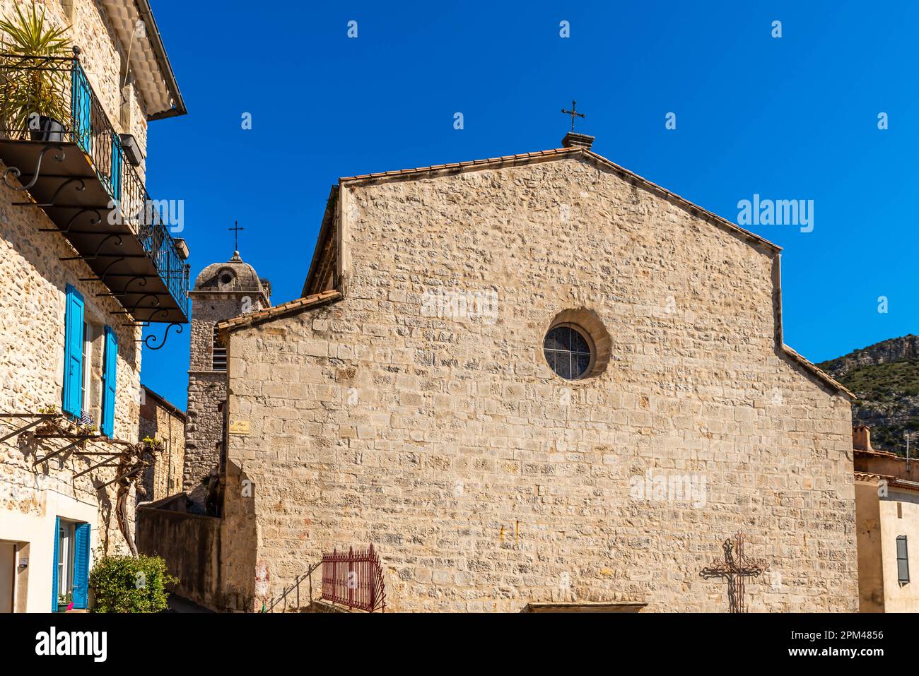 Die Kirche Saint Etienne in den Höhen von Anduze, in den Cévennes, in der Gard, in Occitanie, Frankreich Stockfoto