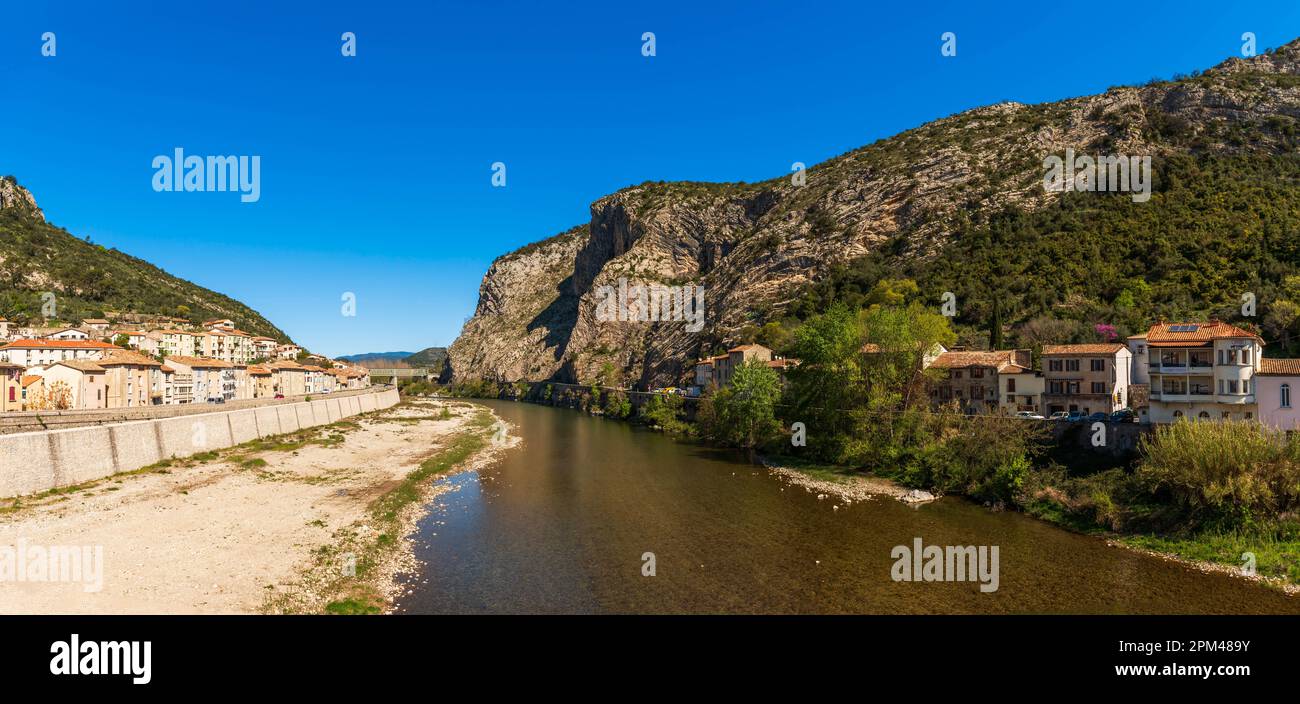 Landschaft des Dorfes Anduze und des Flusses Gardon, in den Cévennes, in Gard, Occitanie, Frankreich Stockfoto