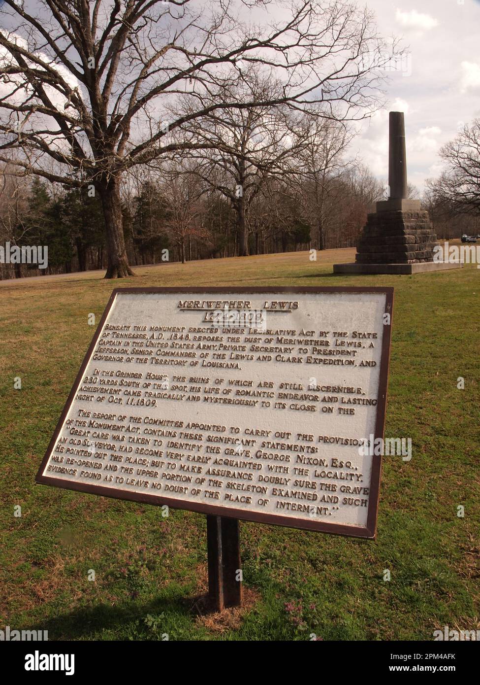 Merriweather Clark Grabstätte am Natchez Trace parkway in Mississippi mit einem großen Steindenkmal für den Entdecker. Stockfoto