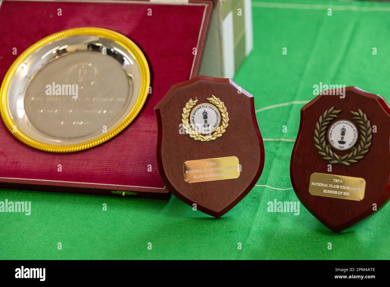 Mitglieder des subbuteo Table Soccer Players' Association nehmen an einem Turnier Teil, bei dem Originalfiguren aus dem ersten Spiel des Jahres 1947 verwendet werden Stockfoto