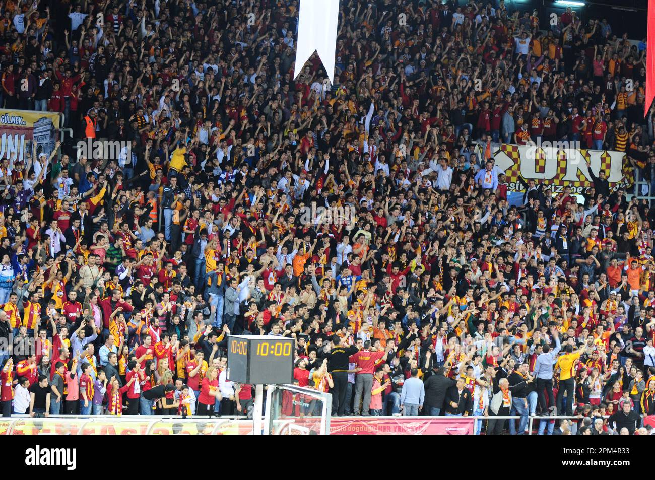 Fans beim Galatasaray Basketballspiel Stockfoto
