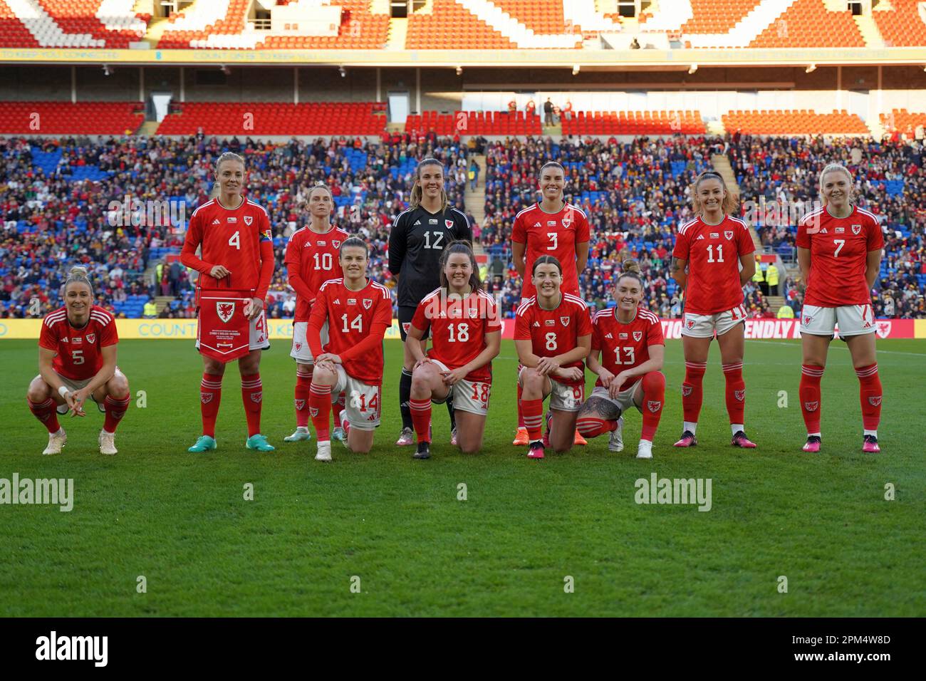 Wales Pre-Match Team Photo, Wales 4 V 1 Northern Ireland, Cardiff City Stadium, 6. April 2023 Stockfoto