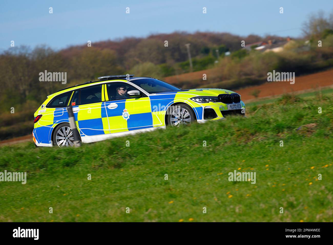 BMW-Polizeifahrzeug von der North Yorkshire Police Force auf der B1222 nahe Newthorpe Stockfoto