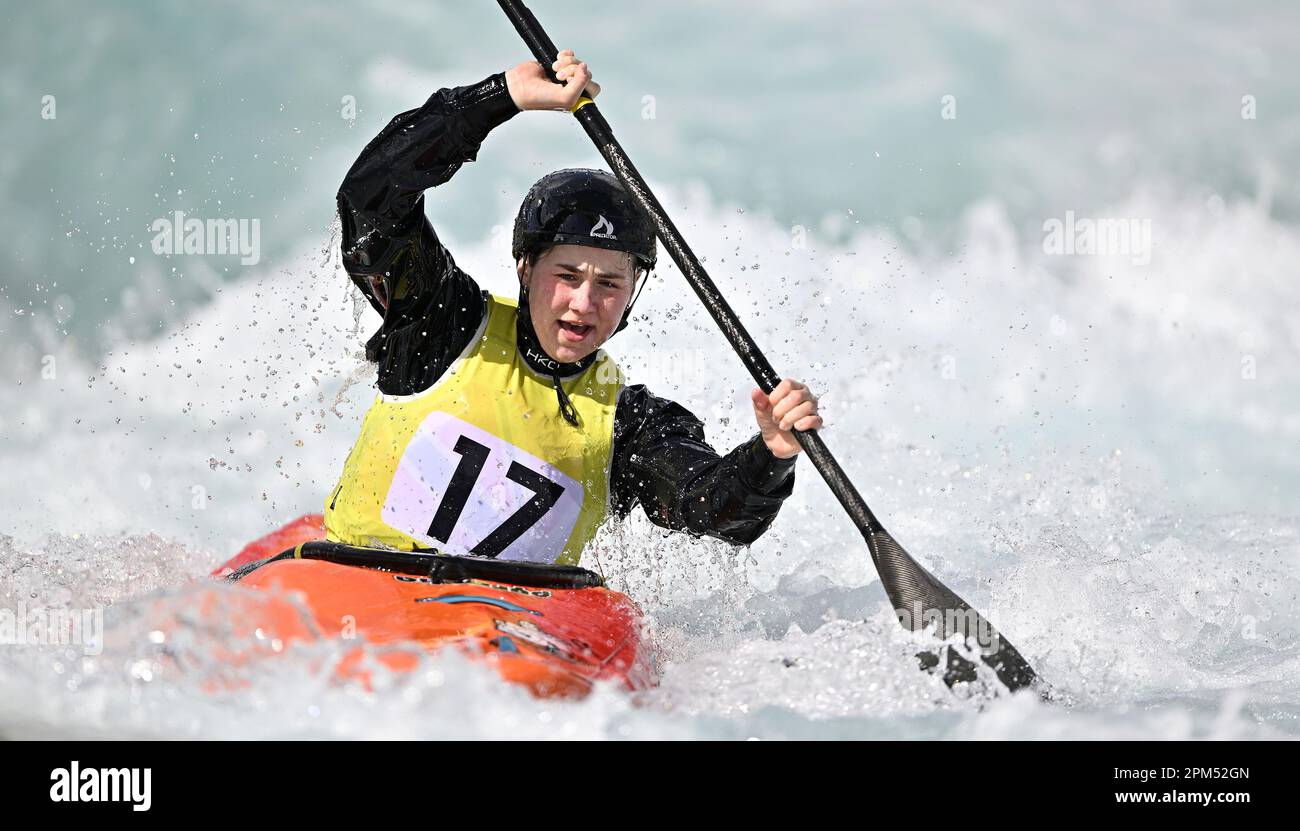 Waltham Cross. Vereinigtes Königreich. 10. April 2023 Britische Kanusport-GB-Auswahlrennen. Lee Valley White Water Centre. Waltham Cross. Rachel Ellis im Kajak für Frauen während der britischen Kanu-GB-Auswahlrennen im Lee Valley White Water Centre, Großbritannien. Stockfoto