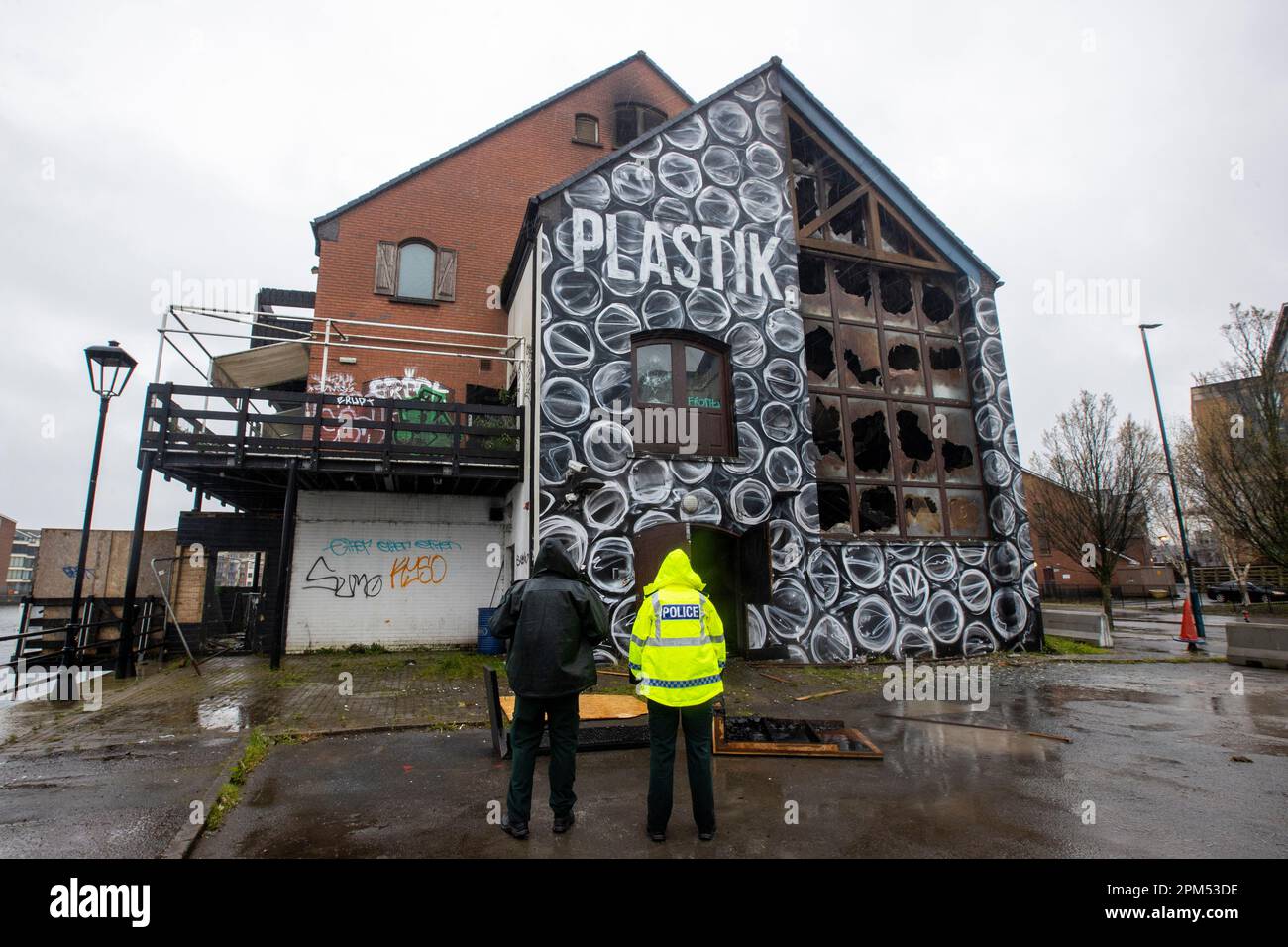 Kurz vor 5pm brach im ehemaligen Nachtclub Plastik in Belfast, der früher auch als El Divino bekannt war, ein Feuer aus, mit Notfallgeräten, die das Feuer schnell lösten. Foto: Dienstag, 11. April 2023. Stockfoto