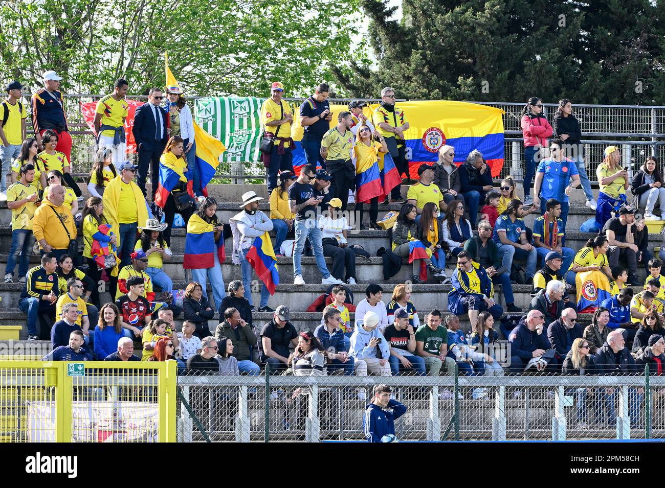 Kolumbiens Fans während des Fußballspiels, Stadio Tre Fontane, Italien gegen Kolumbien. 11. April 2023. (Foto: AllShotLive/Sipa USA) Guthaben: SIPA USA/Alamy Live News Stockfoto