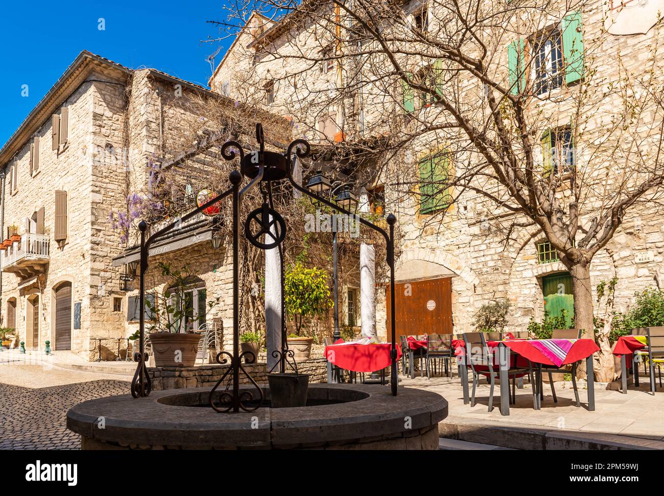 Wunderschönes mittelalterliches Dorf Vézénobres im Gard in den Cévennes, Occitanie, Frankreich Stockfoto
