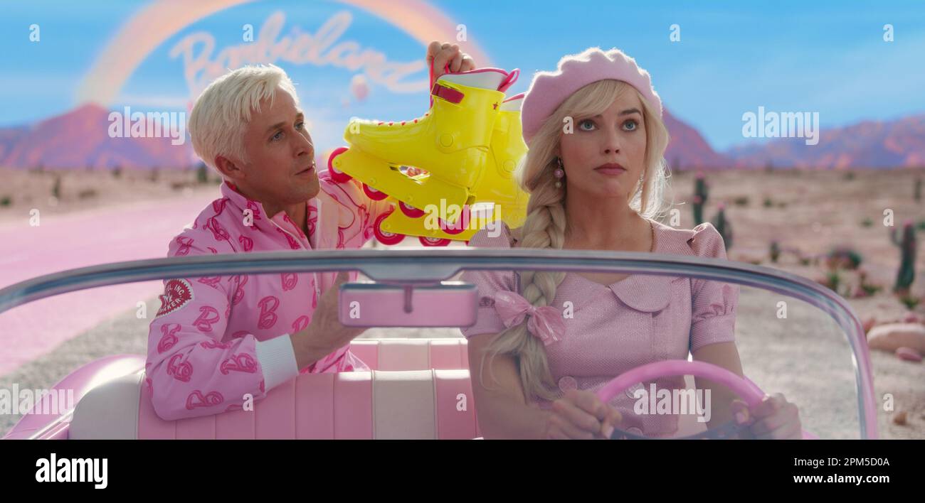 ERSCHEINUNGSDATUM: 21. Juli 2023 TITEL: Barbie STUDIO: Warner Bros REGISSEUR: Greta Gerwig PLAN: Im Barbie Land zu leben, ist ein perfektes Wesen an einem perfekten Ort. Es sei denn, Sie haben eine existenzielle Krise. Oder du bist ein Ken. IN DEN HAUPTROLLEN: RYAN GOSLING als Ken und MARGOT ROBBIE als Barbie (Kreditbild: © Warner Bros/Entertainment Pictures/ZUMAPRESS.com) – NUR REDAKTIONELLE VERWENDUNG! Nicht für den kommerziellen GEBRAUCH! Stockfoto