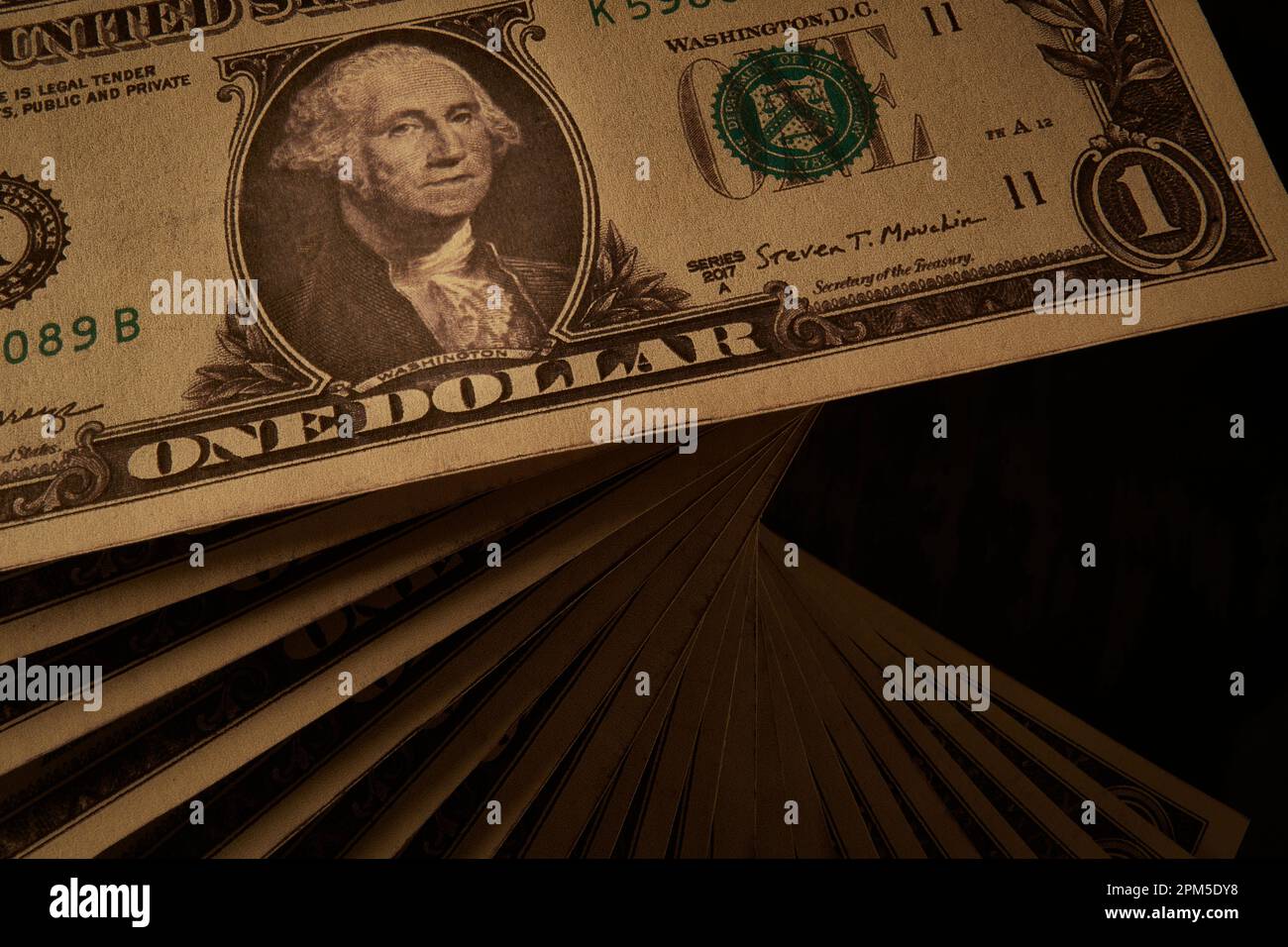 Ein Stapel US-Dollar-Scheine Stockfoto
