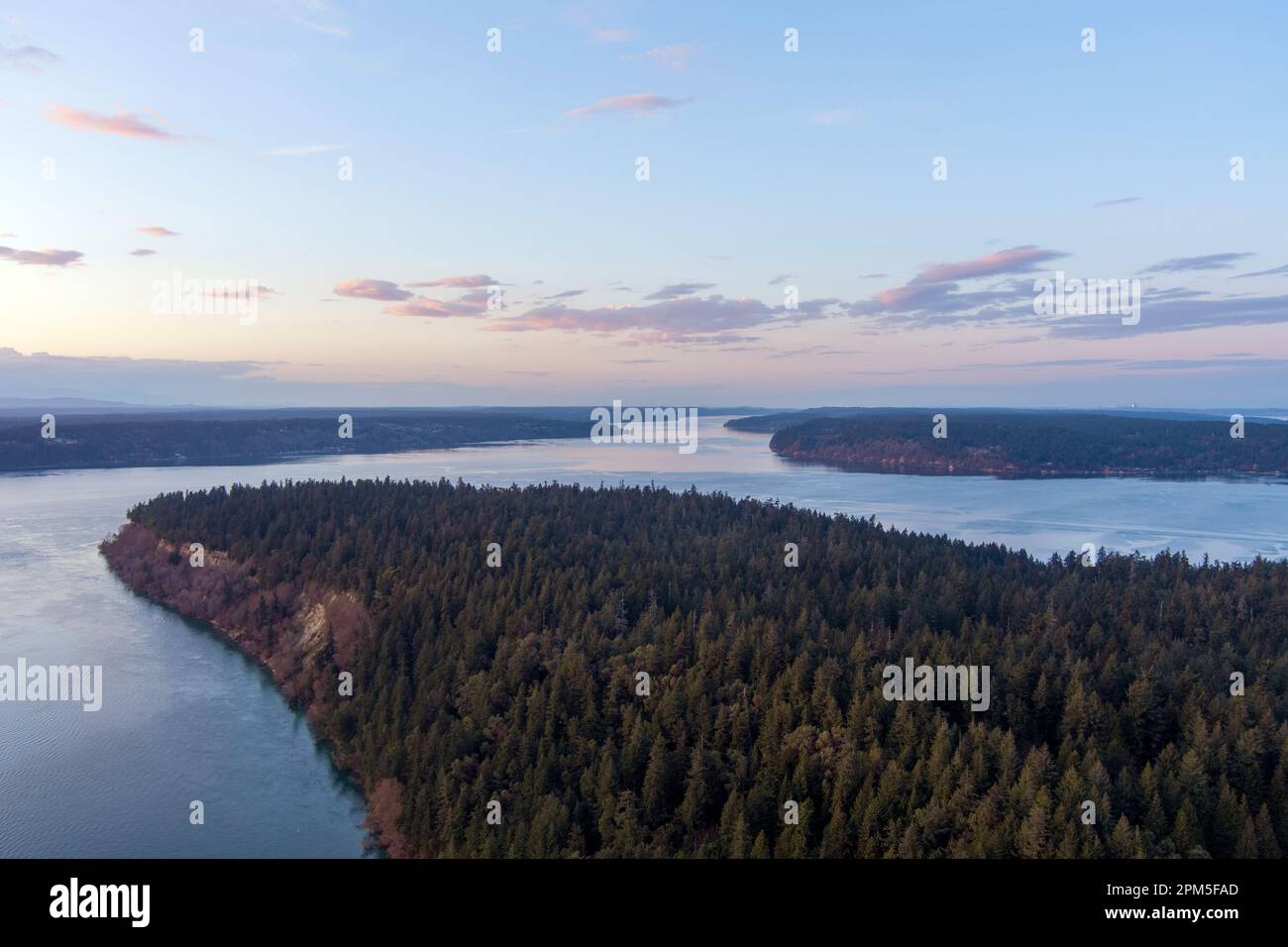 Luftaufnahme der Tacoma Narrows bei Sonnenuntergang Stockfoto