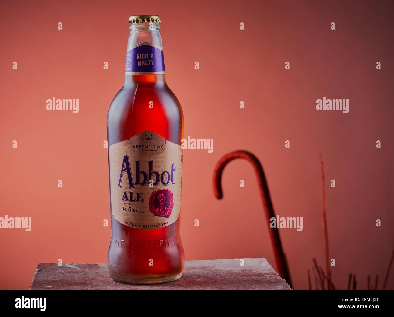 Mansfield, Nottingham, Vereinigtes Königreich: Studio-Produktbild einer Flasche Abbot Ale. Stockfoto