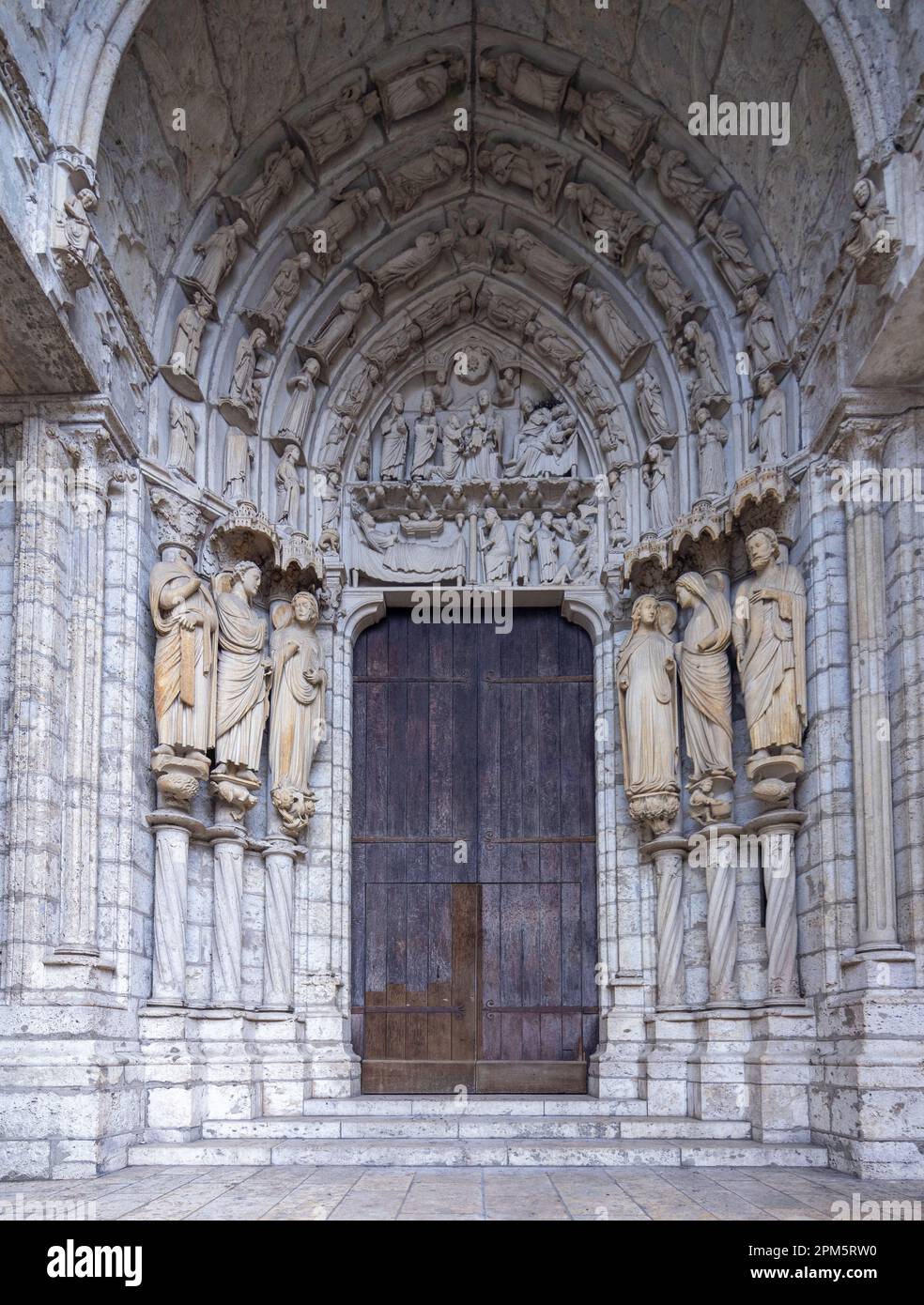 Linke Tür, nördliches Quer-Portal, Chartres Kathedrale, Frankreich Stockfoto