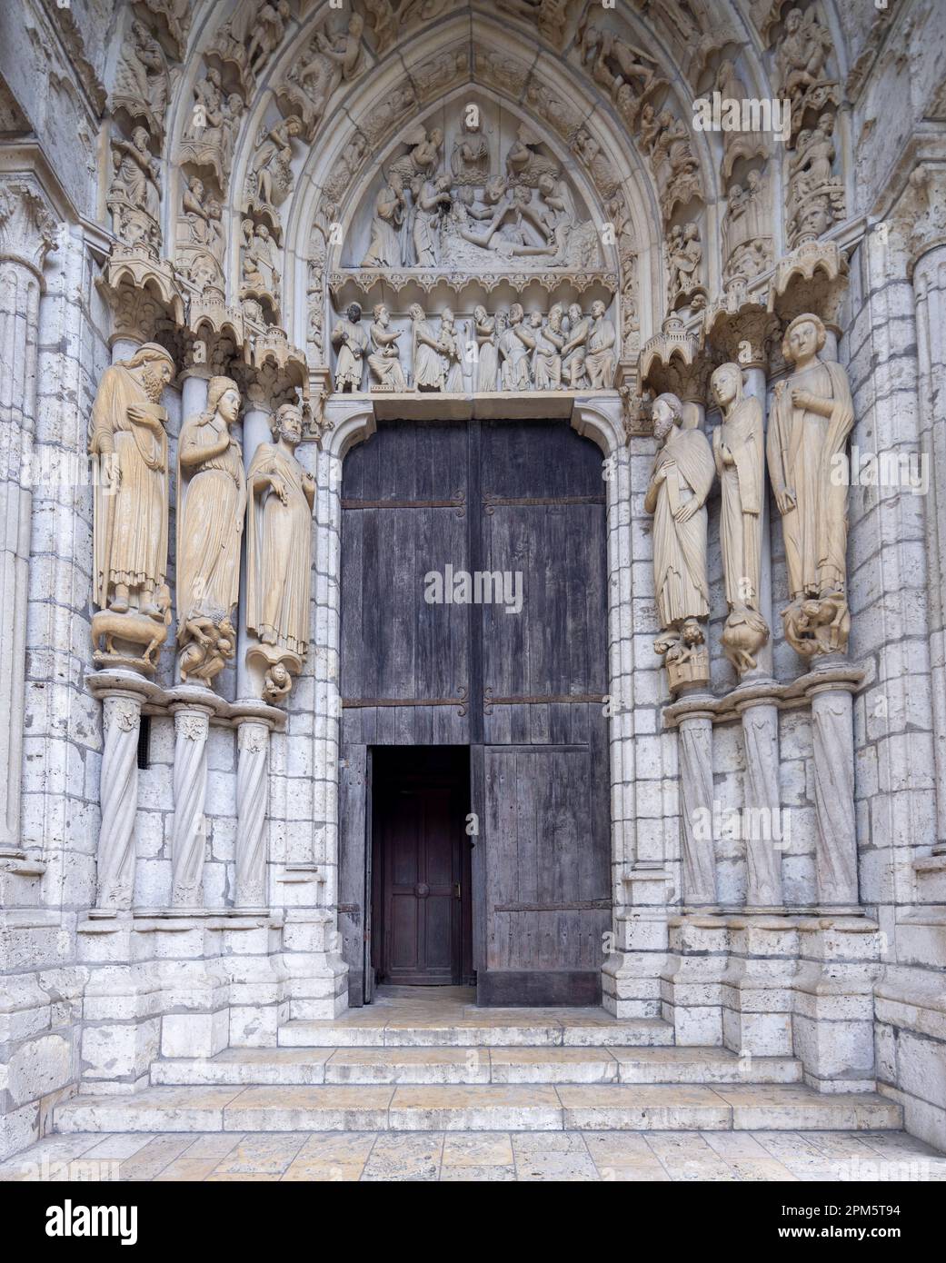 Rechte Tür, nördliches Portal, Chartres Kathedrale, Frankreich Stockfoto